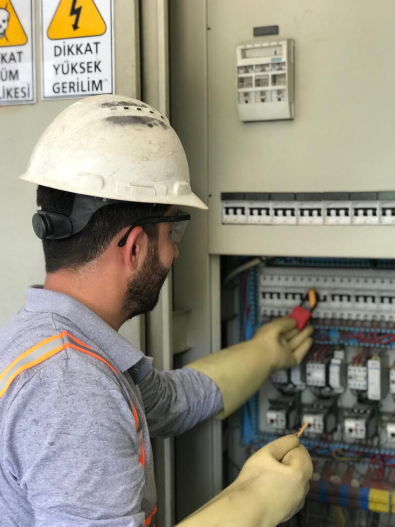 Enerji izolasyonu ve güvenli bakım için LOTO eğitimi. Endüstriyel kazaları önleyin, riski sıfıra indirin.